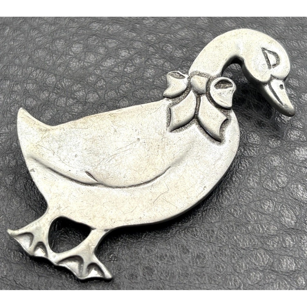 Vintage Seagull Pewter Canada Goose Bow Brooch Pin 1980s